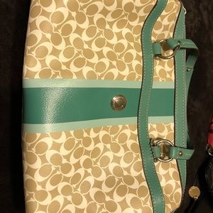 A coach tote handbag in very great condition